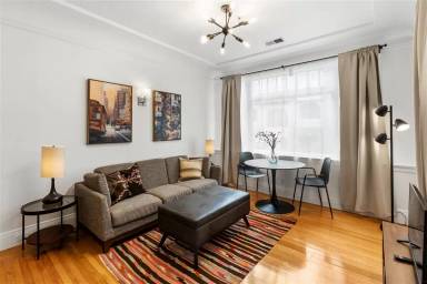 Main picture of 2048 Green St
