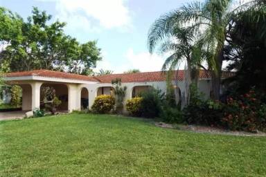 Main picture of 4511 SE 5th Pl
