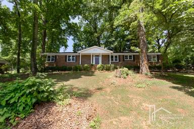 Main picture of 3979 Potomac Dr NW