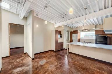 Main picture of 701 Shadow Ln