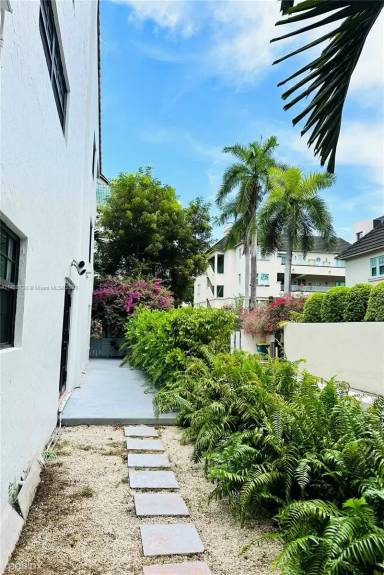 Main picture of 609 Almeria Ave