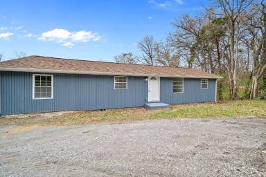 Main picture of 8017 Andersonville Pike