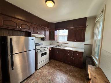 Main picture of 581 W Market St