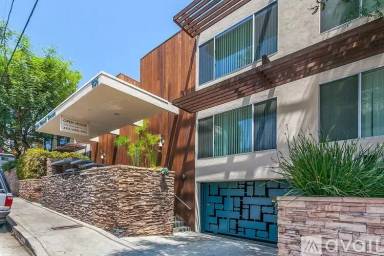 Main picture of 936 N San Vicente Blvd
