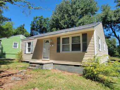 Main picture of 1900 Trogdon St