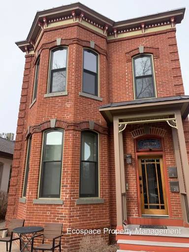 Main picture of 2531 Curtis St