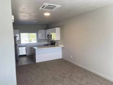 Main picture of 560 S Main St