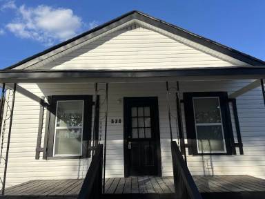 Main picture of 103 E Hartford Ave