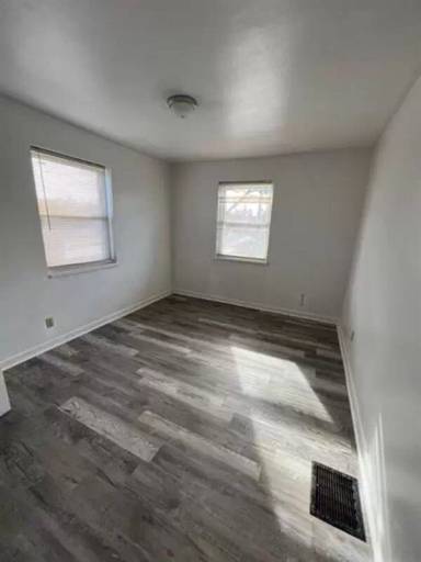Main picture of 250 Basswood Ave