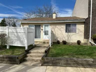 Main picture of 930 White Oak Ln