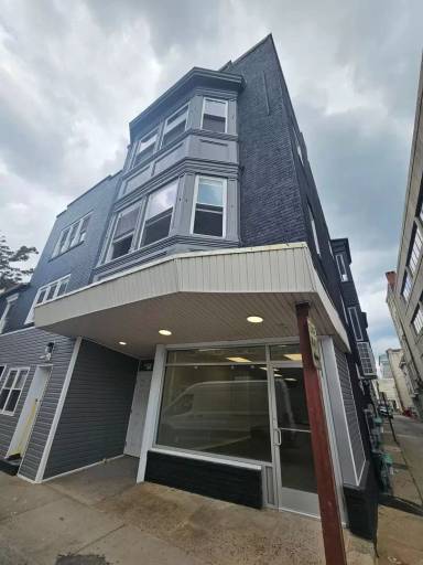 Main picture of 25 N 10th St