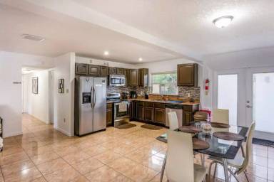 Main picture of 2721 Raeford Rd