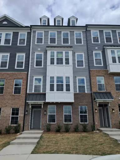 Main picture of 602 Market Grove Dr