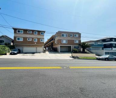 Main picture of 320 E Hyde Park Blvd