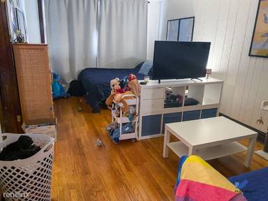 Main picture of 1202 W Altgeld St
