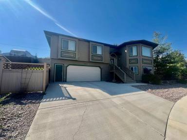 Main picture of 2633 Knight St