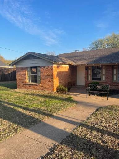 Main picture of 130 Pebble Creek Dr