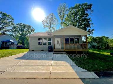 Main picture of 803 S Weldon St