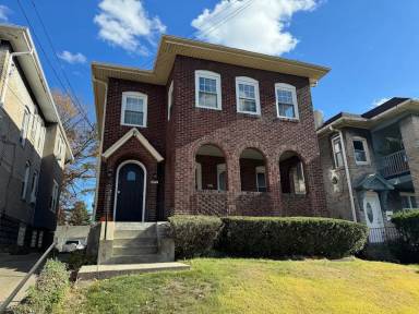 Main picture of 2345 Tilbury Ave