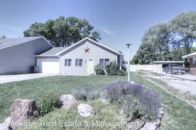 Main picture of 275 Robinson Ave