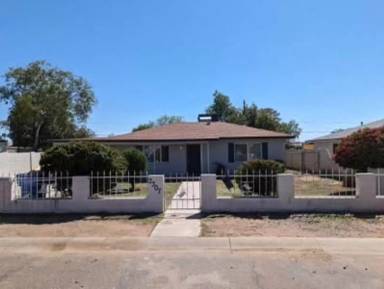Main picture of 3307 E Yale St