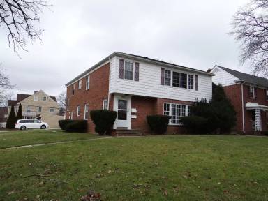 Main picture of 18309 Chagrin Blvd