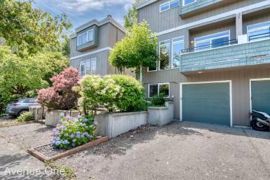 Main picture of 127 25th Ave E