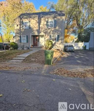 Main picture of 16 MacArthur Dr