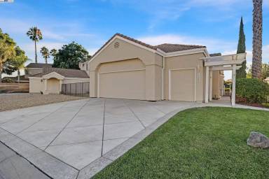 Main picture of 2380 Wayfarer Dr