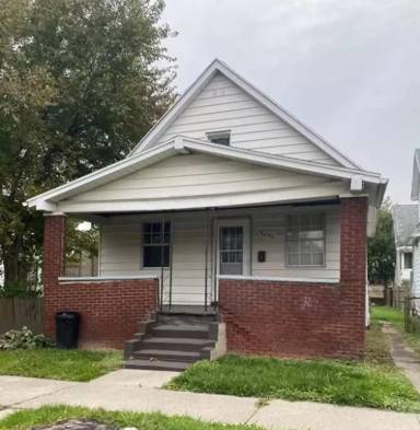 Main picture of 3232 Maple St