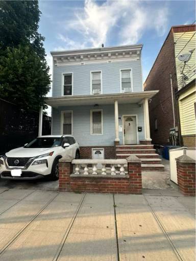 Main picture of 216 46th St