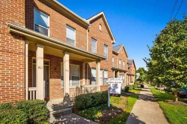 Main picture of 801 S Front St