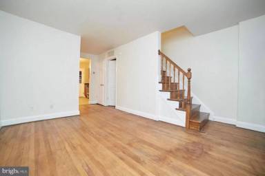 Main picture of 6904 Bank St