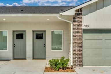 Main picture of 816 Fox Ridge St