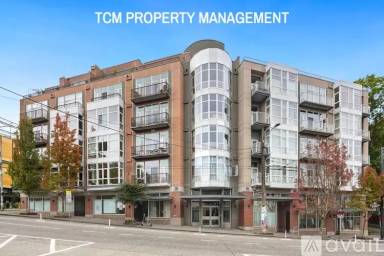 Main picture of 303 E Pike St