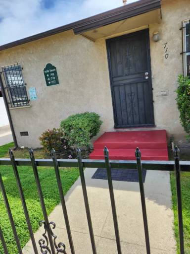 Main picture of 710 W 95th St