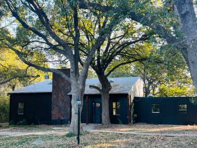 Main picture of 2713 McPherson Ln