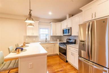 Main picture of 114 Ferry St