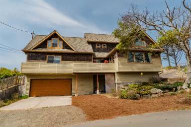 Main picture of 1025 NW Inlet Ave