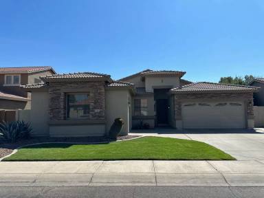 Main picture of 121 W Birchwood Pl