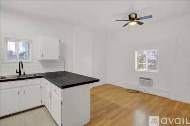 Main picture of 715 E Parker Ln