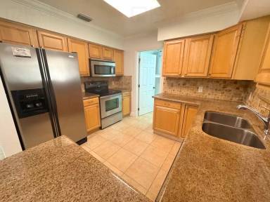 Main picture of 5710 SW 55th St