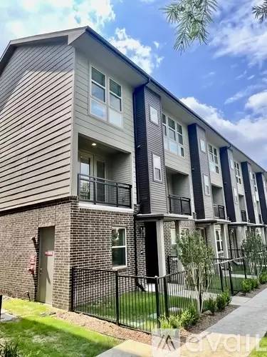 Main picture of Midway Row House