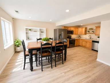 Main picture of 121 W Wrangler Ave