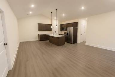 Main picture of 1638 S Hickory Creek St