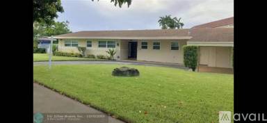 Main picture of 806 N Highland Dr