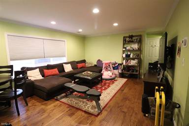 Main picture of 140 Newton St