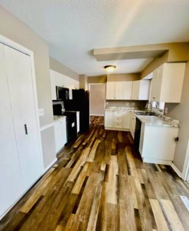 Main picture of 929 18th Ave NE