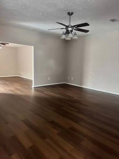 Main picture of 910 Charlies Cir