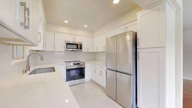 Main picture of 621 Manhattan Beach Blvd